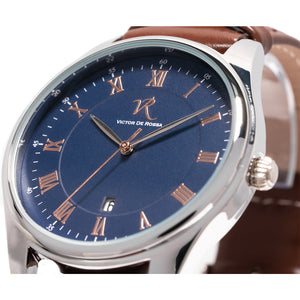 Victor De Rossa Uhr vom Modell „Onesto 141“. Herrenuhr mit braunem Lederarmband, blauem Zifferblatt und silbernem Gehäuse